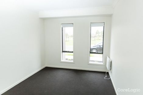 Property photo of 8 Chilla Lane Point Cook VIC 3030