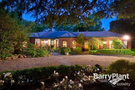 8 Oak Ave, Emerald, VIC 3782