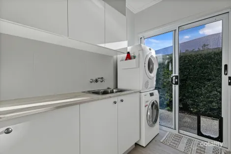 Property photo of 15 Esprit Crescent Birtinya QLD 4575