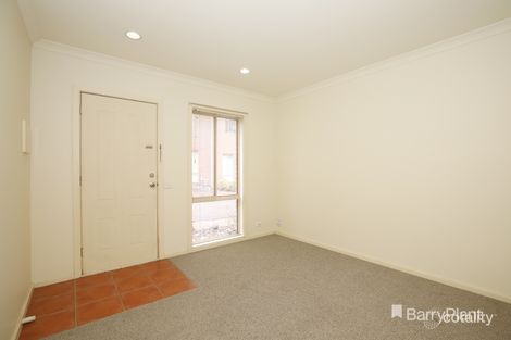 Property photo of 21/2-6 Jerilderie Drive Berwick VIC 3806