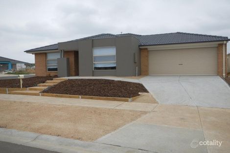 104 Diamond Pde, Skye, VIC 3977