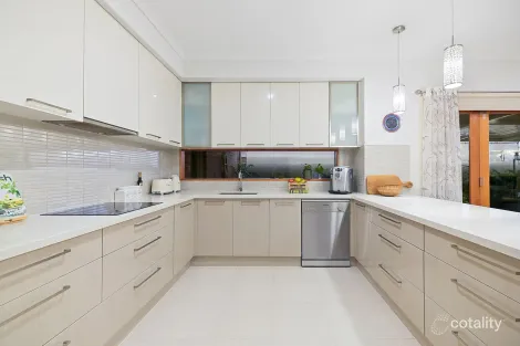 Property photo of 2 Dalmatia Court Rowville VIC 3178