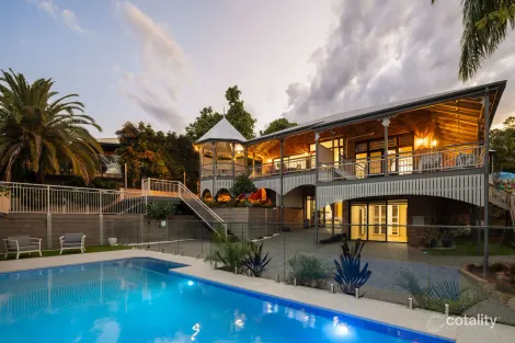 32 Tristania Dr, Bardon, QLD 4065