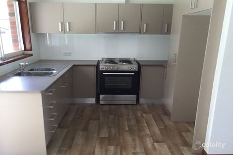 Property photo of 8 Vim Close Woodrising NSW 2284