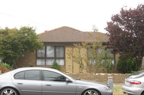 33 Pinoak St, St Albans, VIC 3021