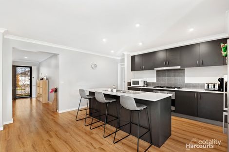 Property photo of 8 Red Gum Circuit Pakenham VIC 3810