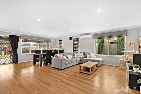 Property photo of 8 Red Gum Circuit Pakenham VIC 3810
