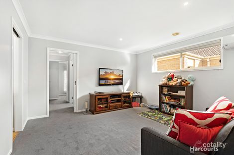 Property photo of 8 Red Gum Circuit Pakenham VIC 3810