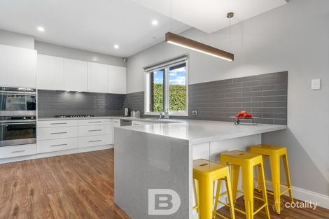 Property photo of 2 Aurora Close Gisborne VIC 3437