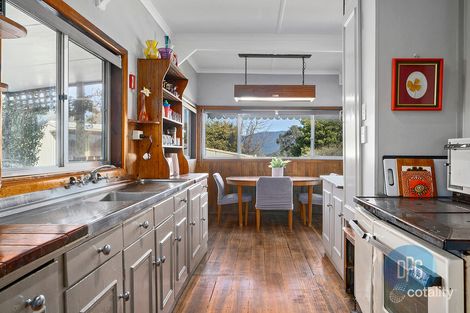 Property photo of 80 Willow Lake Drive Macs Cove VIC 3723