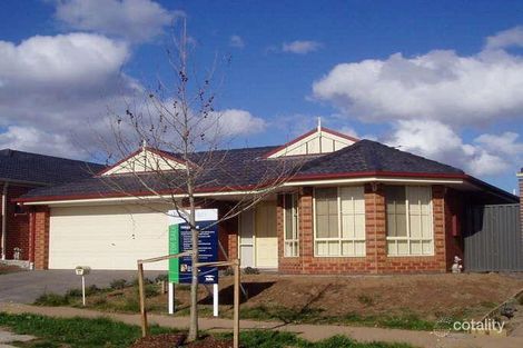 Property photo of 27 Heysen Parkway Caroline Springs VIC 3023