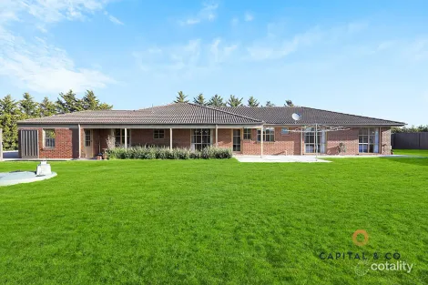 Property photo of 12 Rangeview Close Mickleham VIC 3064