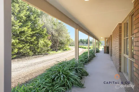 Property photo of 12 Rangeview Close Mickleham VIC 3064