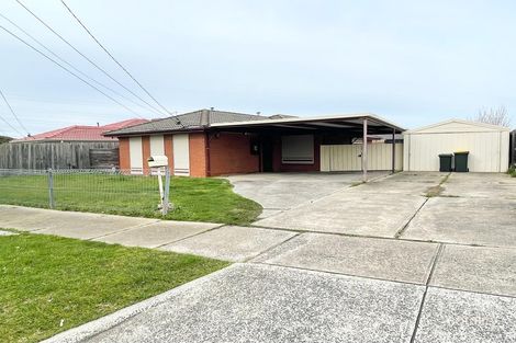 Property photo of 10 Stevenage Crescent Deer Park VIC 3023
