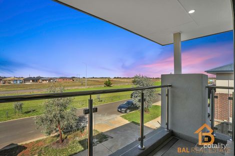 22 Willowbank Cct, Thornhill Park, VIC 3335