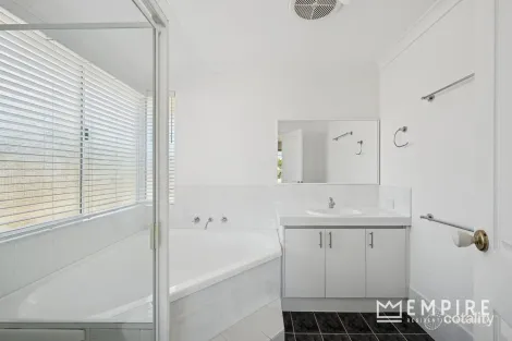 Property photo of 39 Geranium Place Canning Vale WA 6155