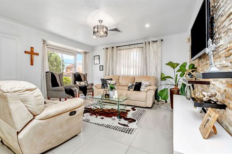 Property photo of 9 Hollydale Place Prospect NSW 2148