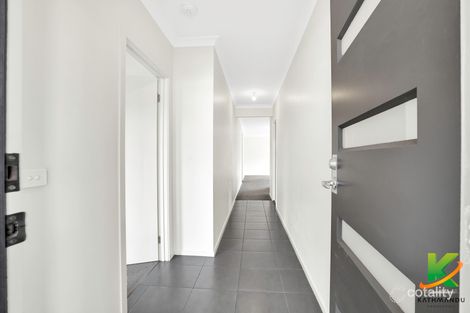 Property photo of 10 Henderson Drive Tarneit VIC 3029