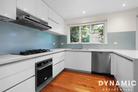 Property photo of 16 Farquharson Street Mount Waverley VIC 3149