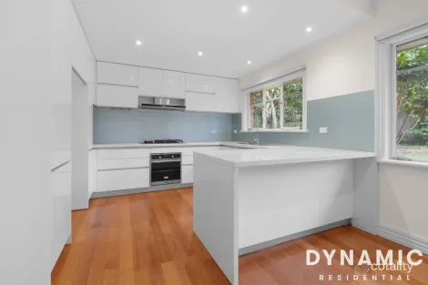 Property photo of 16 Farquharson Street Mount Waverley VIC 3149