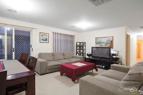 Property photo of 21 Jaye Place Cranbourne West VIC 3977