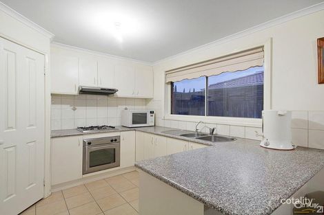 Property photo of 21 Jaye Place Cranbourne West VIC 3977