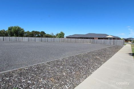 Property photo of 24 Lilydale Avenue Clyde North VIC 3978