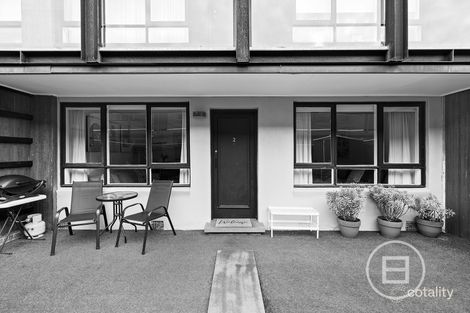 2/13 Lewisham Rd, Windsor, VIC 3181