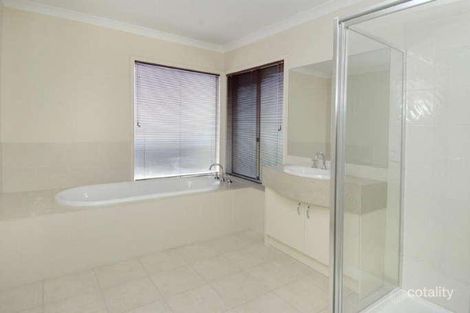 Property photo of 2 Kemp Green Caroline Springs VIC 3023
