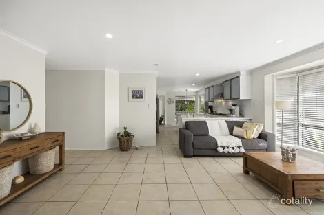 Property photo of 12 Ironbark Court Highfields QLD 4352