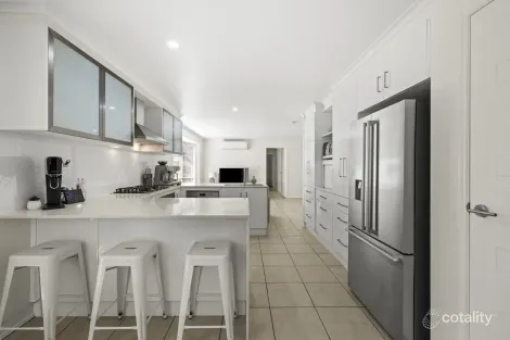 Property photo of 12 Ironbark Court Highfields QLD 4352