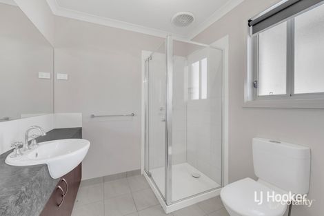 Property photo of 80 Barleygrass Crescent Brookfield VIC 3338