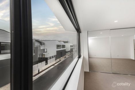 Property photo of 23 Sharp Circuit Mill Park VIC 3082