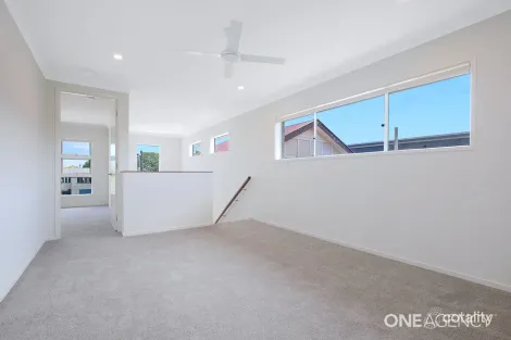 Property photo of 7 Eversleigh Road Scarborough QLD 4020