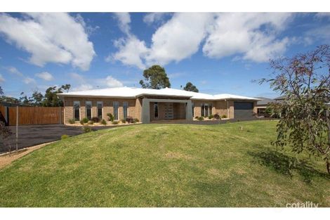 Property photo of 18 Crestwood Drive Rosebud VIC 3939