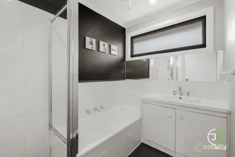 Property photo of 8 Montclair Close Springvale South VIC 3172