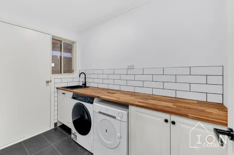 Property photo of 21 Dartmoor Drive Cranbourne East VIC 3977