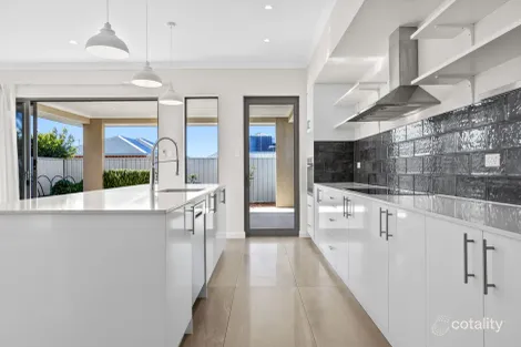 7 Pinnacle Rd, Coogee, WA 6166