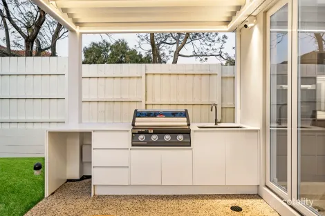 Property photo of 32 Dublin Avenue Strathmore VIC 3041