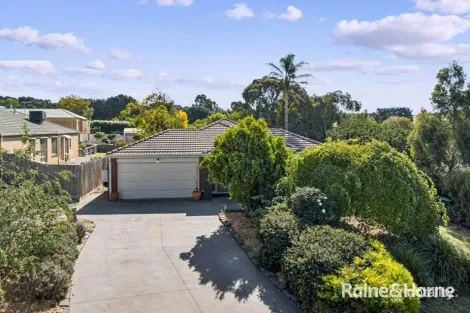 4 Clover Ct, Romsey, VIC 3434