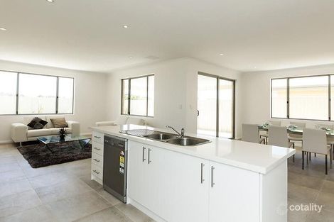 Property photo of 3B Grizen Way Lake Coogee WA 6166