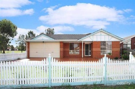 Property photo of 8 Foxton Place Roxburgh Park VIC 3064