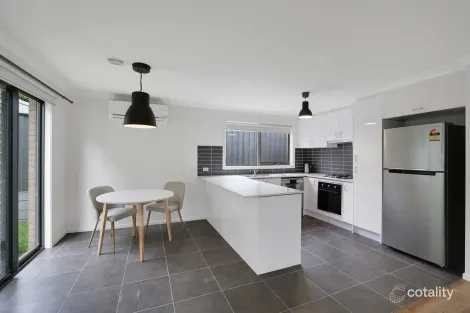 Property photo of 14 Parkhead Circuit Warragul VIC 3820