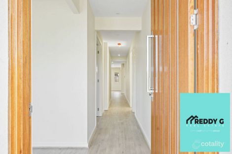 Property photo of 13 Gumnut Walk Rockbank VIC 3335