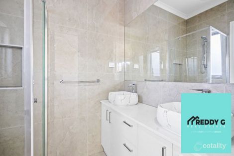 Property photo of 13 Gumnut Walk Rockbank VIC 3335