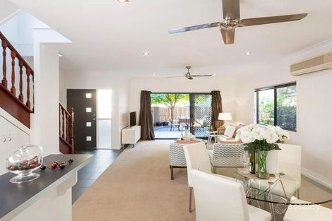 Property photo of 2/261 Riding Road Balmoral QLD 4171