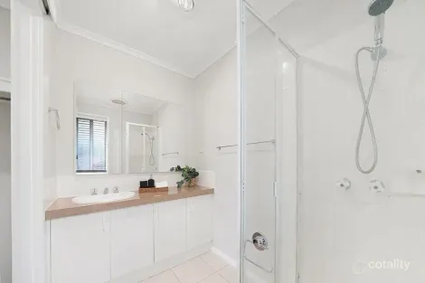 Property photo of 4 Rottnest Court Hoppers Crossing VIC 3029