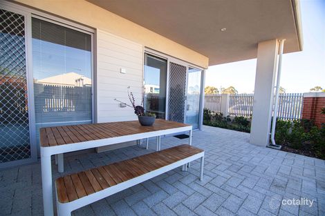 2/2 Lahinch Vsta, Gnangara, WA 6077