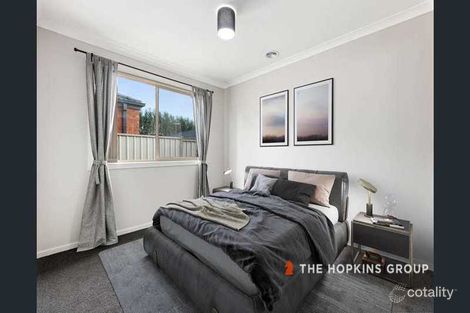 Property photo of 21 Red Fox Boulevard Brookfield VIC 3338