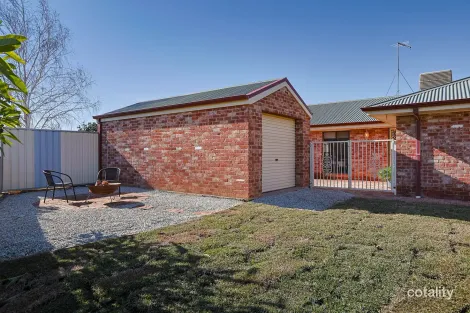 Property photo of 4 Cupper Grove Merbein VIC 3505
